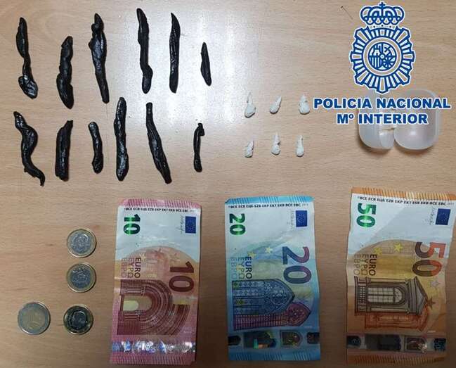 Drogas y dinero incautados al joven detenido (Foto TA)